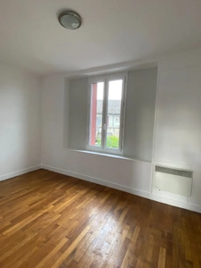 Maison de ville restaurée, 106m2 avec garage sur terrain 283m²  79 400 €