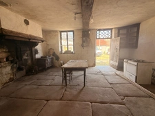 Ensemble de 2 maisons à restaurer + grange 26 500 €