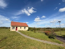 Pavillon de 68m² 2 chambres avec vue exceptionnelle sur vallée et chateau de Puyguillon 2998m² de terrain 117 500€