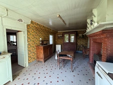 Maison à restaurer de 51m² avec possibilité de 46m² supplémentaire + dépendances sur 3674m² de terrain 37500€