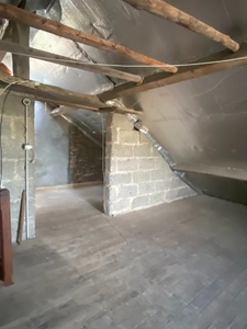 Maison en pierre, 95 m², avec cave et dépendances sur 636 m² de terrain 75 000 €
