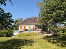 Pavillon sur sous sol de 170m², 5 chambres, piscine sur terrain de 2000m² 197 000 €