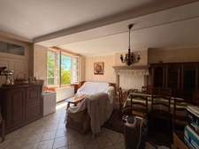 Maison en pierre de 126m², 4 chambres, avec grange 65 000 €