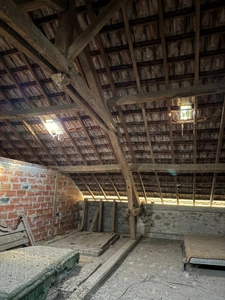 Maison en pierre de 151m2, mitoyenne, 4 chambres avec dépendance, terrain 1524m² 68 000 €