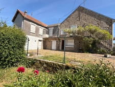 EN EXCLUSIVITE ! Maison en pierre de 136m², 2 garages sur terrain de 950m² 71 500 €