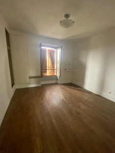 Maison en pierre, 95 m², avec cave et dépendances sur 636 m² de terrain 75 000 €