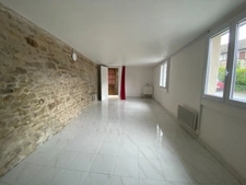 Maison de ville restaurée, 106m2 avec garage sur terrain 283m²  79 400 €