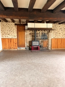 EN EXCLUSIVITE Maison en pierre de 113m² avec grange sur 2,4ha de terrain 128 000 €
