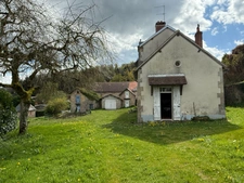 EN EXCLUSIVITE Très belle propriété de 215m² avec piscine et dépendances sur 3000 m² de terrain 177 900 €