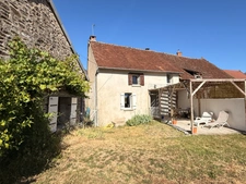 Maison en pierre entièrement rénovée, 95m², avec dépendances, terrain de 1154m² 148 000 €