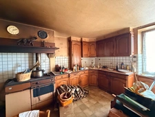 EN EXCLUSIVITE ! Propriété 2 maisons + dépendances sur 4700 m2 de terrain (ou 1ha8 si nécessaire) 88 000 €