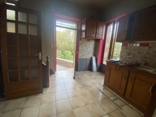 Maison en pierre, 95 m², avec cave et dépendances sur 636 m² de terrain 75 000 €