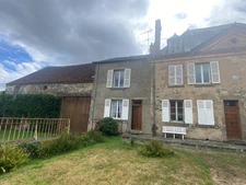 Demeure de 284m², 11 pièces, 7 chambres avec 600m² de dépendances, terrain de 2200m² 211 000 €