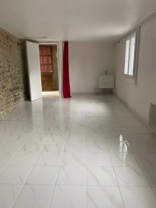 Maison de ville restaurée, 106m2 avec garage sur terrain 283m²  79 400 €