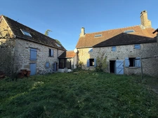 BELLE OPPORTUNITE ! Maison en pierre de 165m², pleine de charme, 4 chambres, Cour intérieure de 379m² 93 000 €