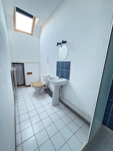 BELLE OPPORTUNITE ! Maison en pierre de 165m², pleine de charme, 4 chambres, Cour intérieure de 379m² 93 000 €