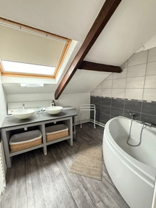 Gite/Maison en pierre, 164m², avec dépendances sur 945m² de terrain 127 000 €