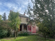 Maison en pierre, 95 m², avec cave et dépendances sur 636 m² de terrain 75 000 €
