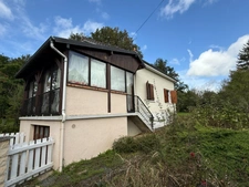 Pavillon sur sous sol, 118m², 3 chambres avec véranda sur 2721m² de terrain 128 000 €