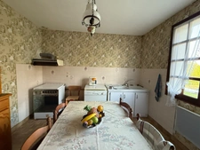 Pavillon de 155m², 5 chambres avec possibilité de 2 appartements indépendants sur terrain de 1527m² 138 000 €