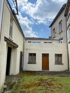 En exclusivite ! Maison de village, 300m², 10 chambres avec dépendances sur 3489m² de terrain 178 500 €