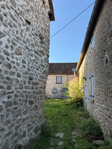 BELLE OPPORTUNITE ! Maison en pierre de 165m², pleine de charme, 4 chambres, Cour intérieure de 379m² 93 000 €