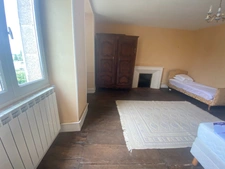 Demeure de 284m², 11 pièces, 7 chambres avec 600m² de dépendances, terrain de 2200m² 211 000 €