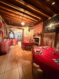 OPPORTUNITE ! Restaurant de caractère avec fonds et murs, adresse emblématique, à vendre au coeur de Guéret 415 000 €