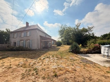 Maison de caractère en pierre, 121 m², 5 chambres avec belles dépendances sur 6 688 m² de terrain 148 500 €