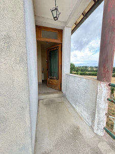 Pavillon élevé sur sous sol, 79m², 3 chambres sur 626m² de terrain 54 000 €