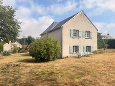 Maison de caractère en pierre, 121 m², 5 chambres avec belles dépendances sur 6 688 m² de terrain 148 500 €
