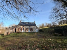 EN EXCLUSIVITE Maison en pierre de 113m² avec grange sur 2,4ha de terrain 128 000 €