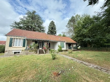 Ensemble de 2 maisons mitoyennes superficie totale de 107m², avec garage, terrain 1171m² 76 600 €