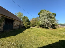 EN EXCLUSIVITE ! Propriété avec maison d'habitation 87m², dépendances sur 13 600m² de terrain 148 000 €