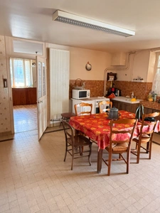EN EXCLUSIVITE ! Maison en pierre de 136m², 2 garages sur terrain de 950m² 71 500 €