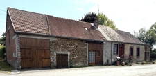  Longère en pierre 90m², sur terrain de 2379m² 69 990 €