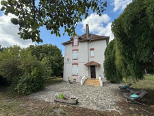 EN EXCLUSIVITE ! Manoir de 170m² avec son annexe de 50m² et ses dépendances sur terrain de 8861m² 244 000 €