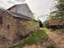 EN EXCLUSIVITE ! Propriété 2 maisons + dépendances sur 4700 m2 de terrain (ou 1ha8 si nécessaire) 88 000 €
