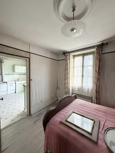 Maison à restaurer de 51m² avec possibilité de 46m² supplémentaire + dépendances sur 3674m² de terrain 37500€