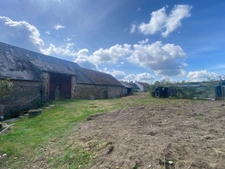 EN EXCLUSIVITE ! Corps de ferme avec maison d'habitation de 89m² sur terrain de 2hectares 2188m² 125 000 €