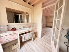 Propriété de caractère 284m² habitable, 5 chambres, annexe + grange sur terrain de 6885m² 197 000 €