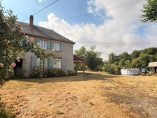 Maison de caractère en pierre, 121 m², 5 chambres avec belles dépendances sur 6 688 m² de terrain 148 500 €