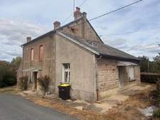 EN EXCLUSIVITE ! Propriété 2 maisons + dépendances sur 4700 m2 de terrain (ou 1ha8 si nécessaire) 88 000 €