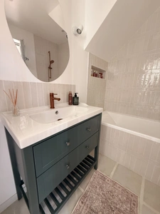 Maison en pierre entièrement rénovée, 95m², avec dépendances, terrain de 1154m² 148 000 €