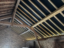 Maison en pierre de 151m2, mitoyenne, 4 chambres avec dépendance, terrain 1524m² 68 000 €