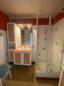 Maison en pierre, 167m², avec grange sur 730m² de terrain 112 000 €