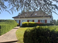 Pavillon sur sous sol de 170m², 5 chambres, piscine sur terrain de 2000m² 197 000 €