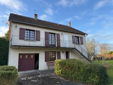 Pavillon de 155m², 5 chambres avec possibilité de 2 appartements indépendants sur terrain de 1527m² 138 000 €