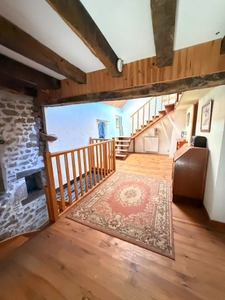 BELLE OPPORTUNITE ! Maison en pierre de 165m², pleine de charme, 4 chambres, Cour intérieure de 379m² 93 000 €
