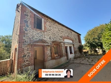 EN EXCLUSIVITE ! Authentique bâtisse en pierre 93m², sur près d'un hectare de terrain bordé par la rivière 79 900 €